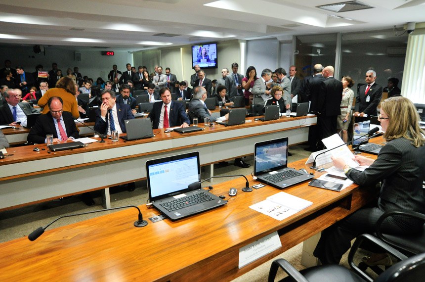 Projeto que tributa o lucro está na CAE do Senado