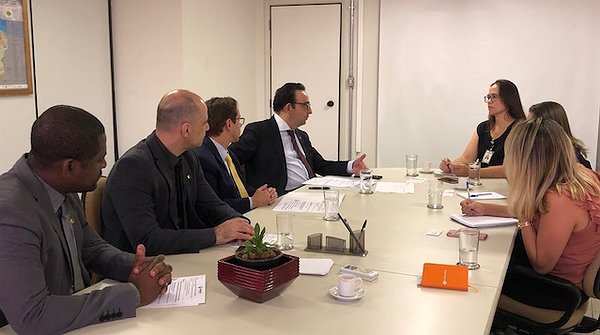 Fenacon discute fortalecimento de entidades representativas com Secretaria da Presidência